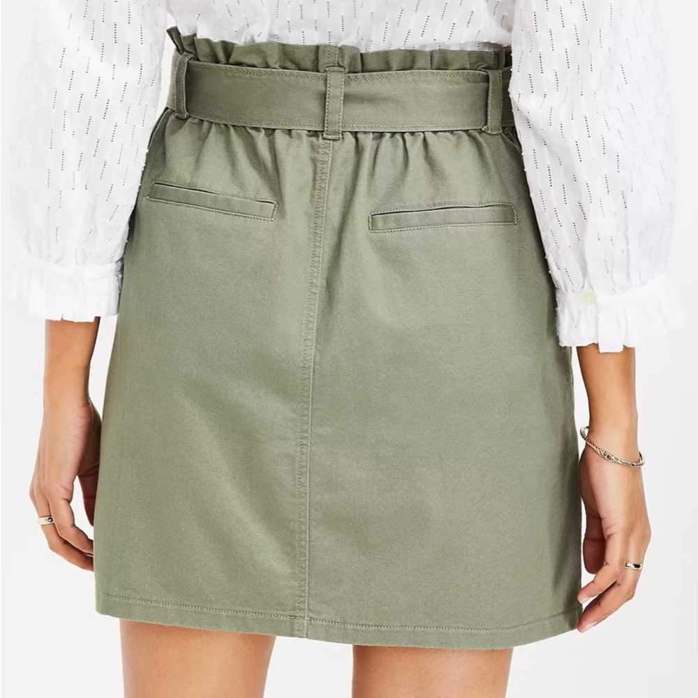 Loft, Paper Bag, Mini Skirt. Soft Sage Green.
Size 6
Excellent Condition - Picture 2 of 4